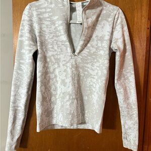 Fabletics Light Gray Patterned Long Sleeve Top